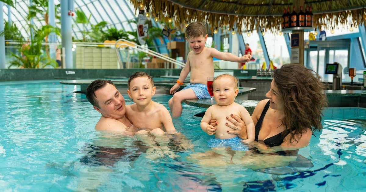 Rodzinka_w_basenie Rodzinka_w_basenie