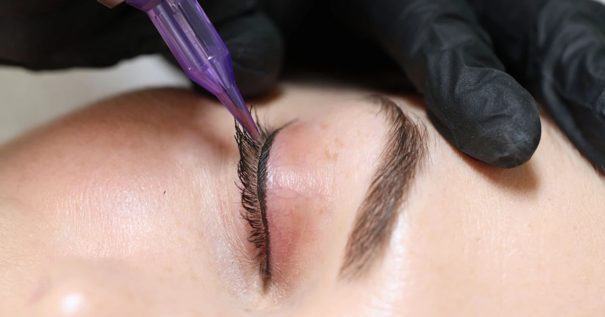 Kiedy na basen po makijażu permanentnym